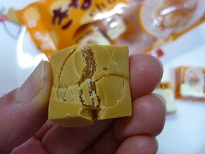 チロルチョコ「きなこもち」2