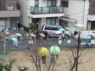 雨の朝