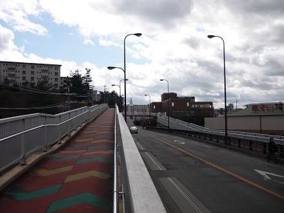 西登美ヶ丘歩道橋
